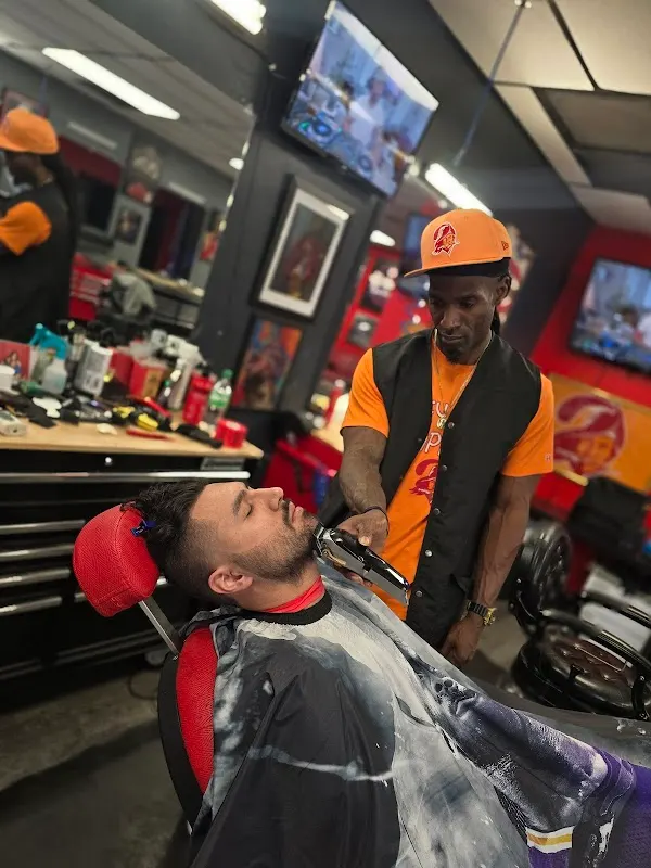 Heads Up Barber Shop — Barber shop in Brandon